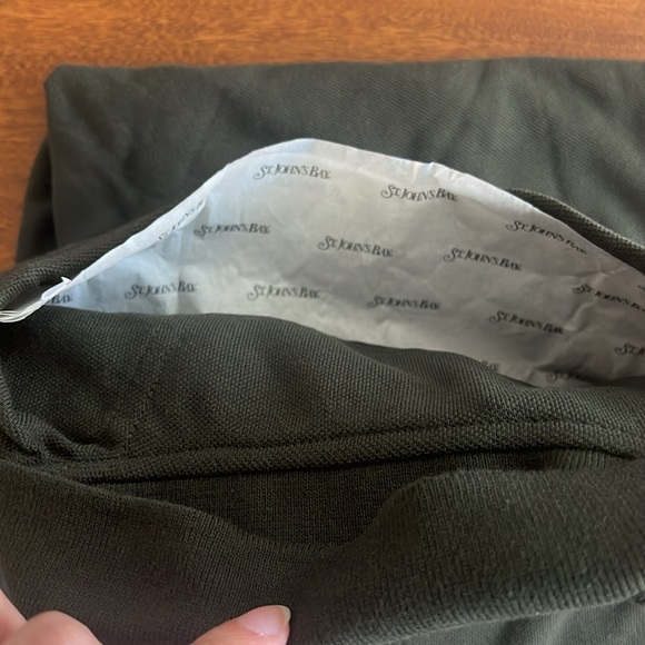 TWO St. John's Bay Men's Polo Shirts - dark green & dark blue, size Large - Picture 3 of 5